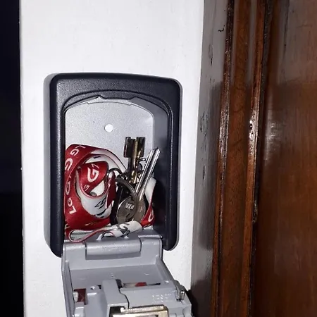 Monolocale Su Corso Vannucci 2+2 דירה *